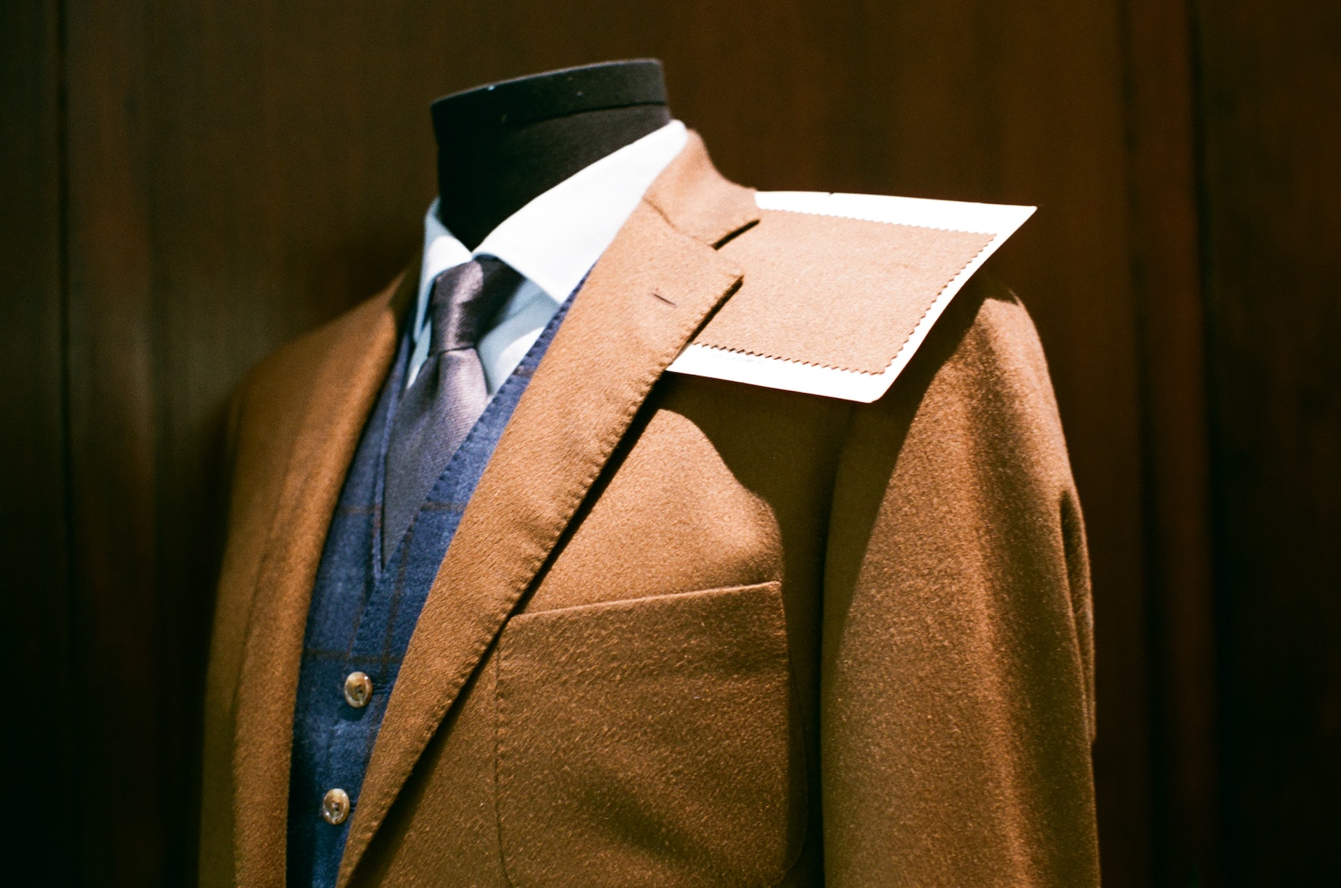 Пошив одягу на замовлення. Що таке bespoke і чи є запит на чоловічі костюми