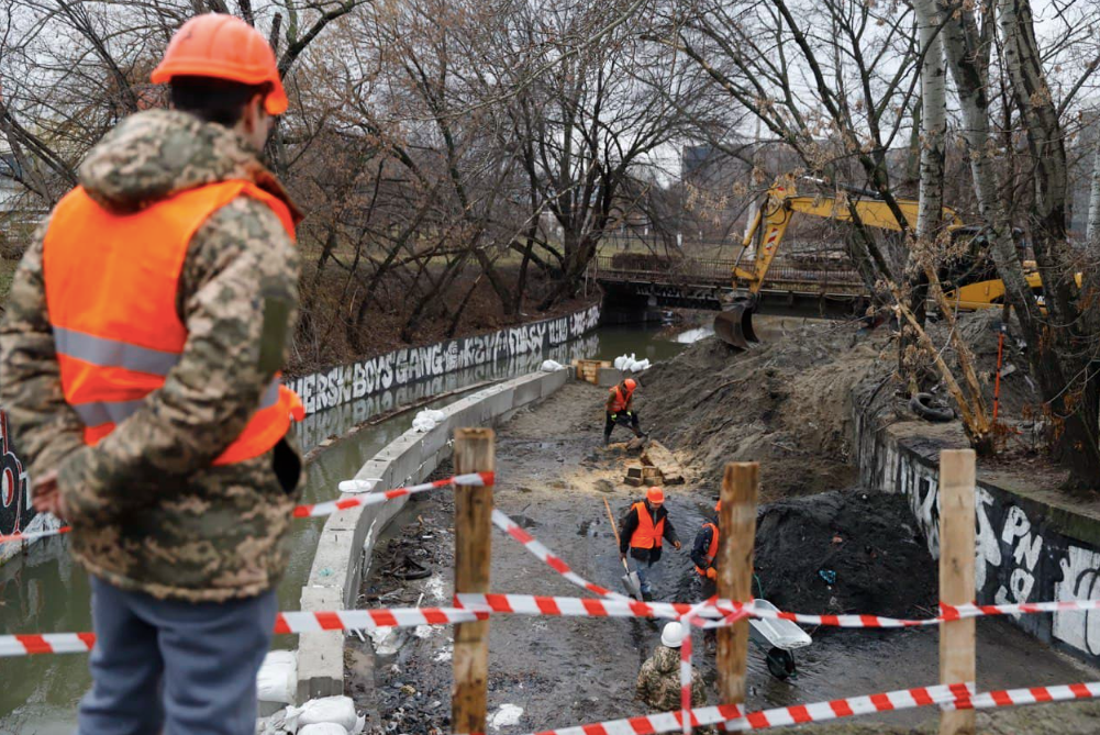 Забруднена й під бетоном. Чому річку Либідь треба повернути містянам