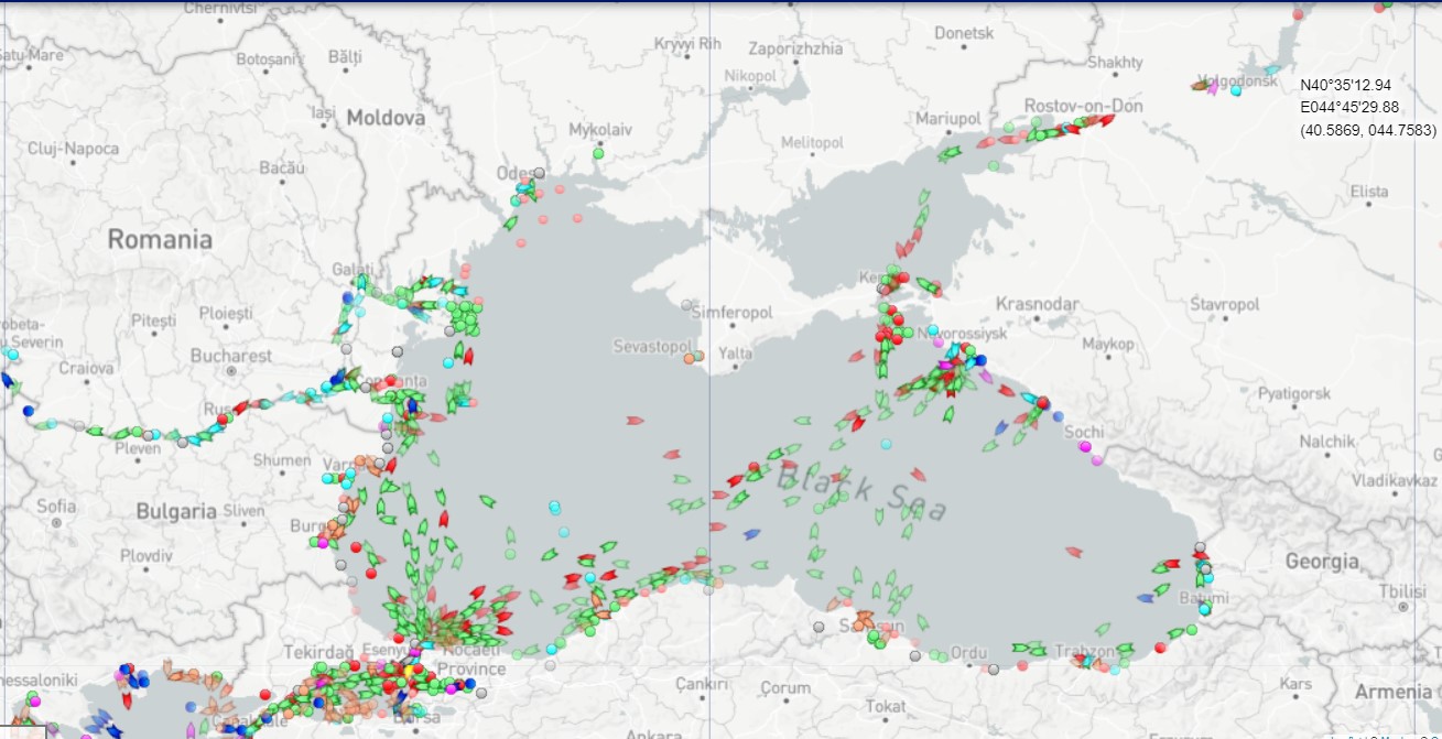 Активність трафіку у Чорному морі 10 жовтня 2023 року (Скриншот MarineTraffic Live Ships Map)