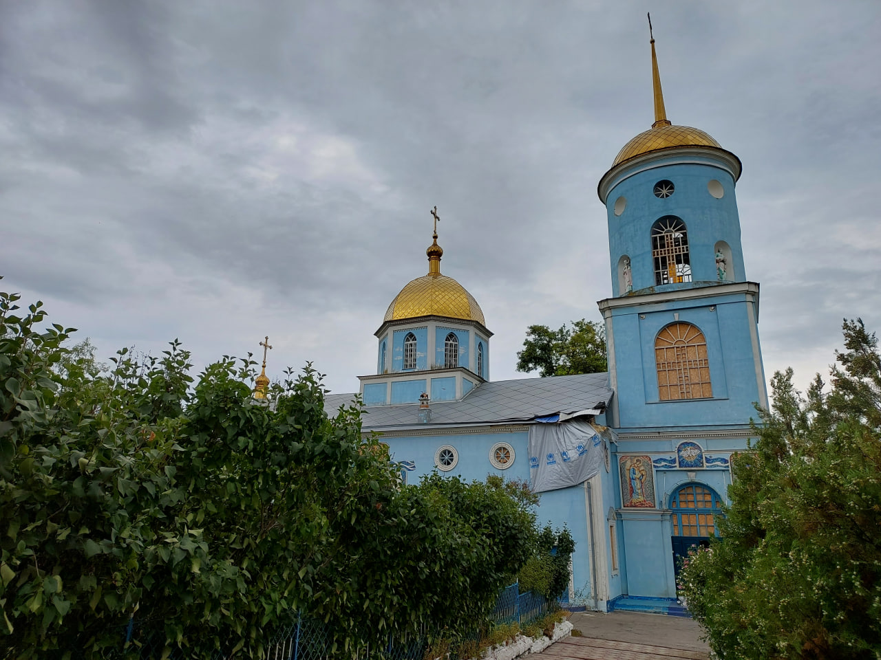Розстріляне каміння. Як виглядають і що розповідають понівечені архітектурні пам’ятки Херсона