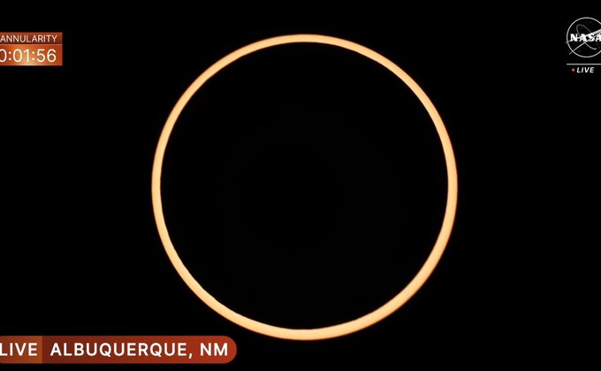 Полумʼя у небі. У Північній та Південній Америках бачили кільцеве сонячне затемнення – фото