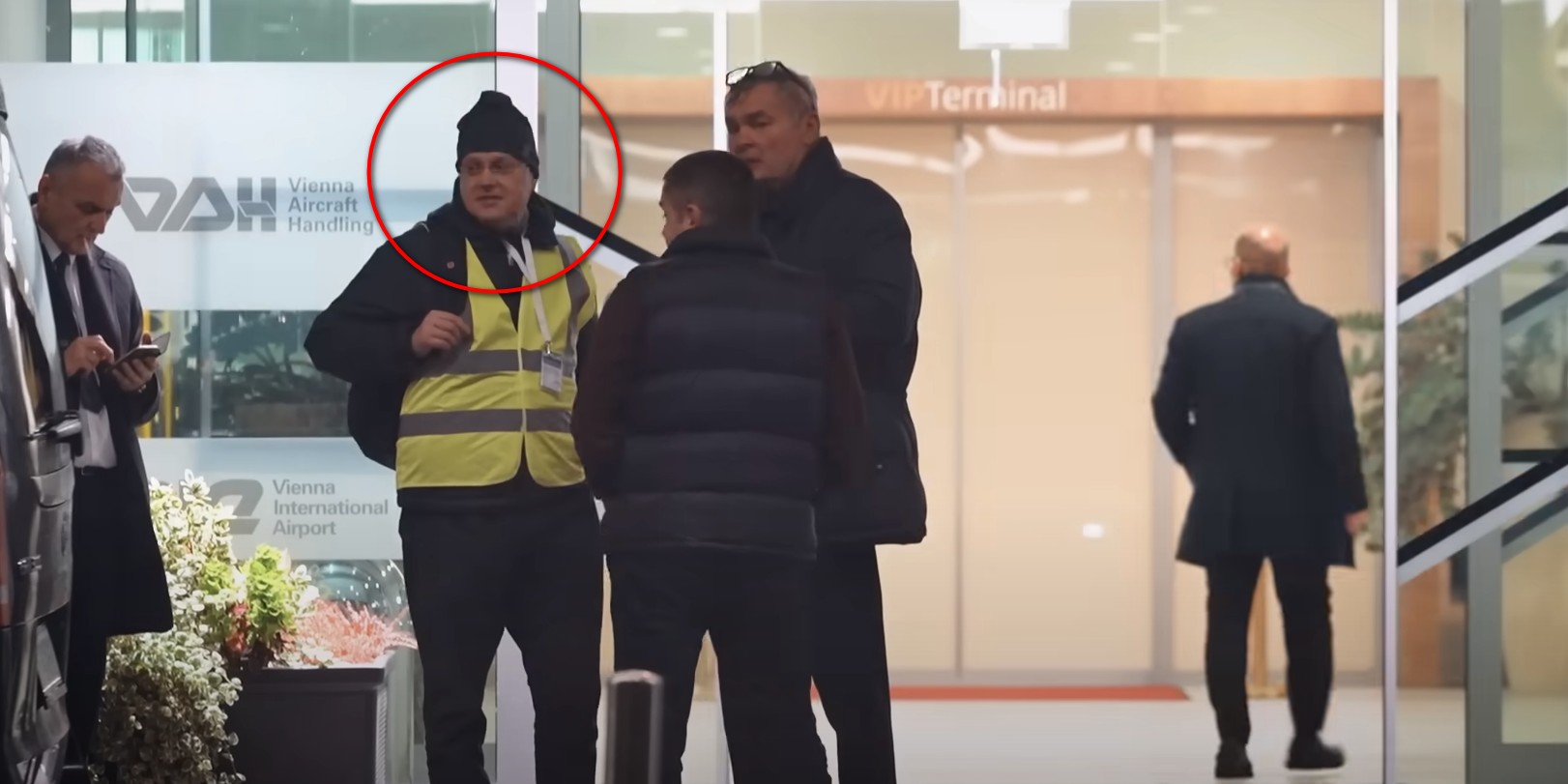 УП: Двое фигурантов громких уголовных дел нашлись за границей, выехали по инвалидности