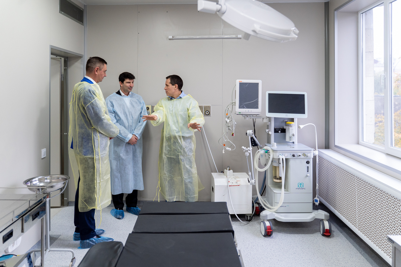 Больница "Охматдет" получила современное медицинское оборудование от ТРЦ Respublika Park