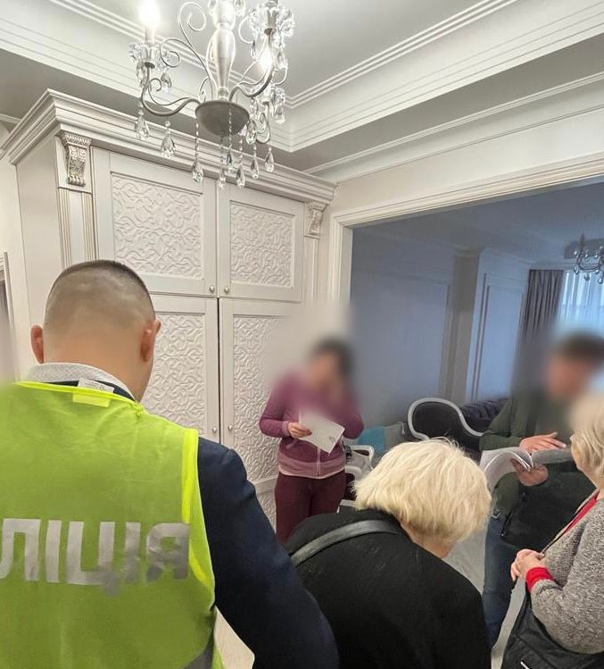 Раптово звільнений начальник київських кладовищ отримав підозру через "мертві душі"