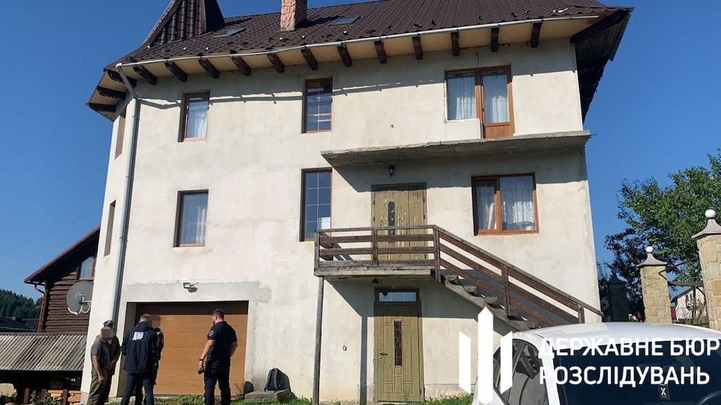У військкома Рівненщини знайшли величезні будинки у Карпатах, будував готель у Буковелі: фото