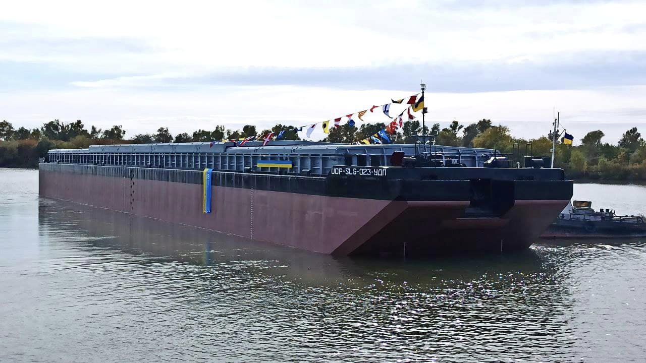 Держкомпанія почала будувати баржі зі старих ліхтерів: перша вже є, на черзі ще 29 – фото