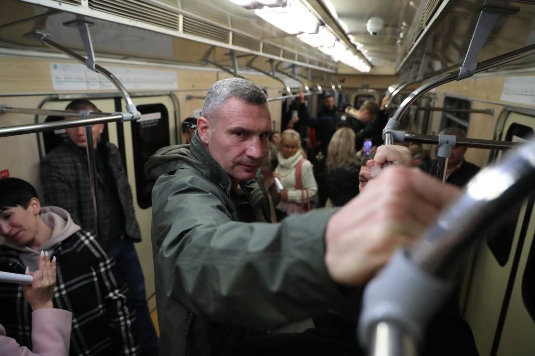 На зеленій гілці Київського метро з'явились червоно-білі вагони з Варшави – фото