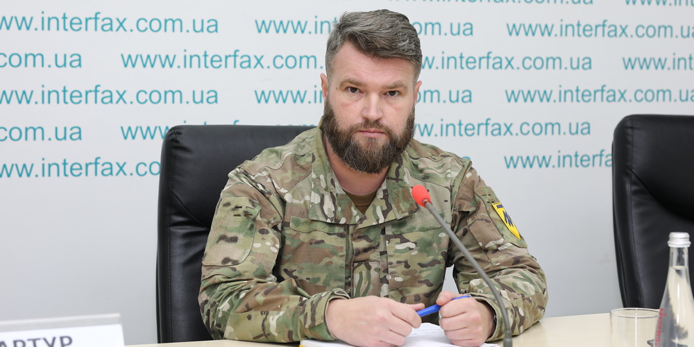 На Work.ua появились военные вакансии: можно попасть в Азов