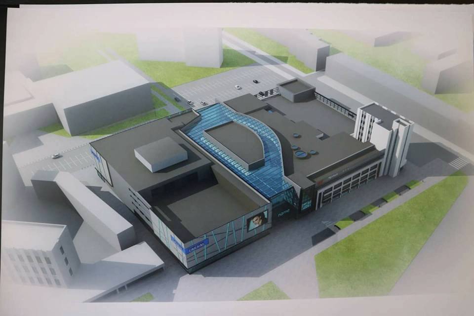 На месте сожженного советского универмага в Ужгороде строят крупнейший на Закарпатье ТРЦ