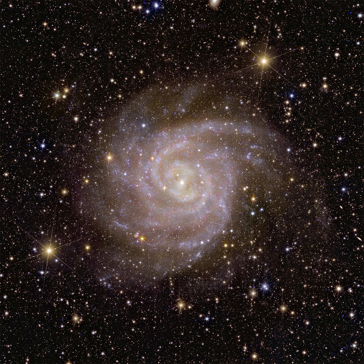 Телескоп темной материи "Евклид" показал свои первые полноцветные снимки космоса – фото