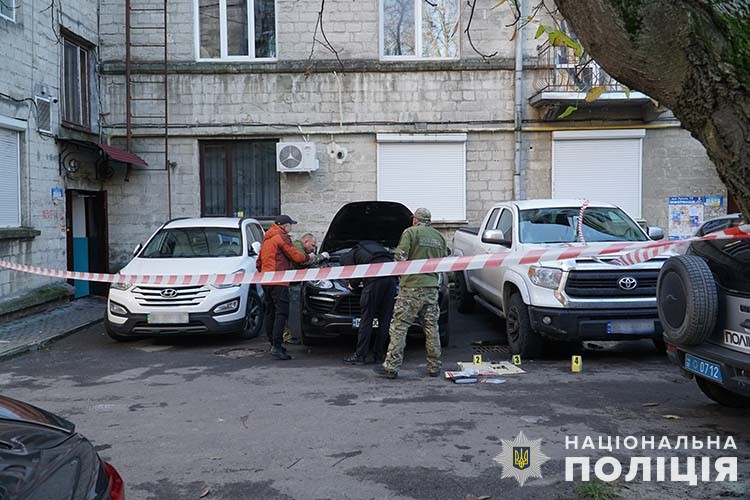 В Тернополе ночью раздались взрывы. Полиция считает: это пугали бизнесмена – фото, видео
