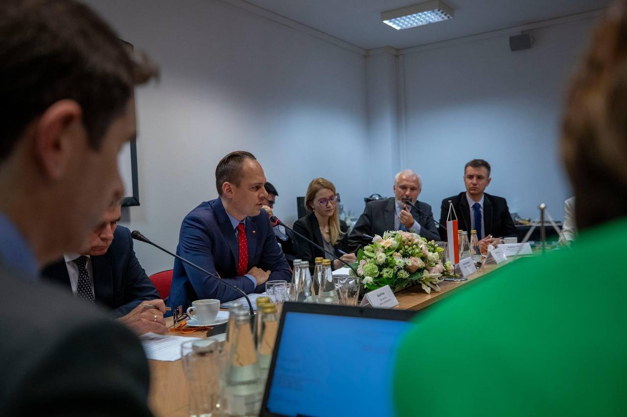 Еврокомиссия присоединилась к переговорам по разблокированию границы. Прогресса нет – фото