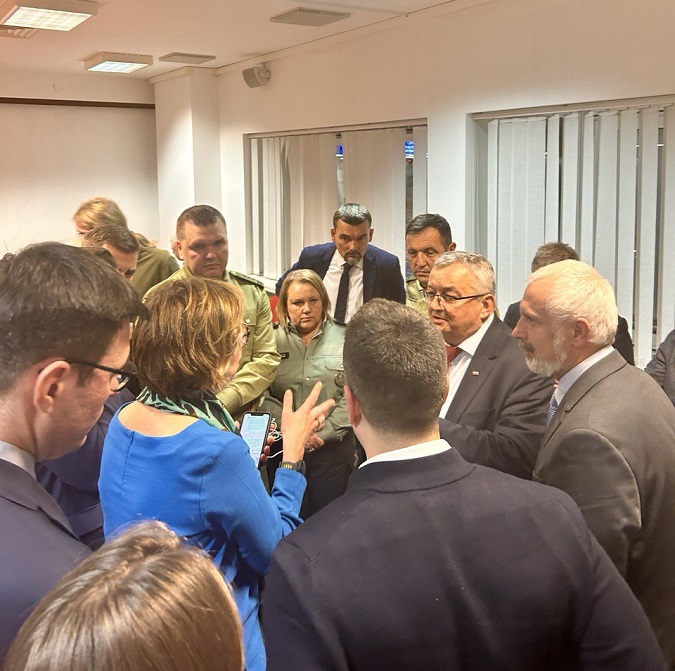 Еврокомиссия присоединилась к переговорам по разблокированию границы. Прогресса нет – фото