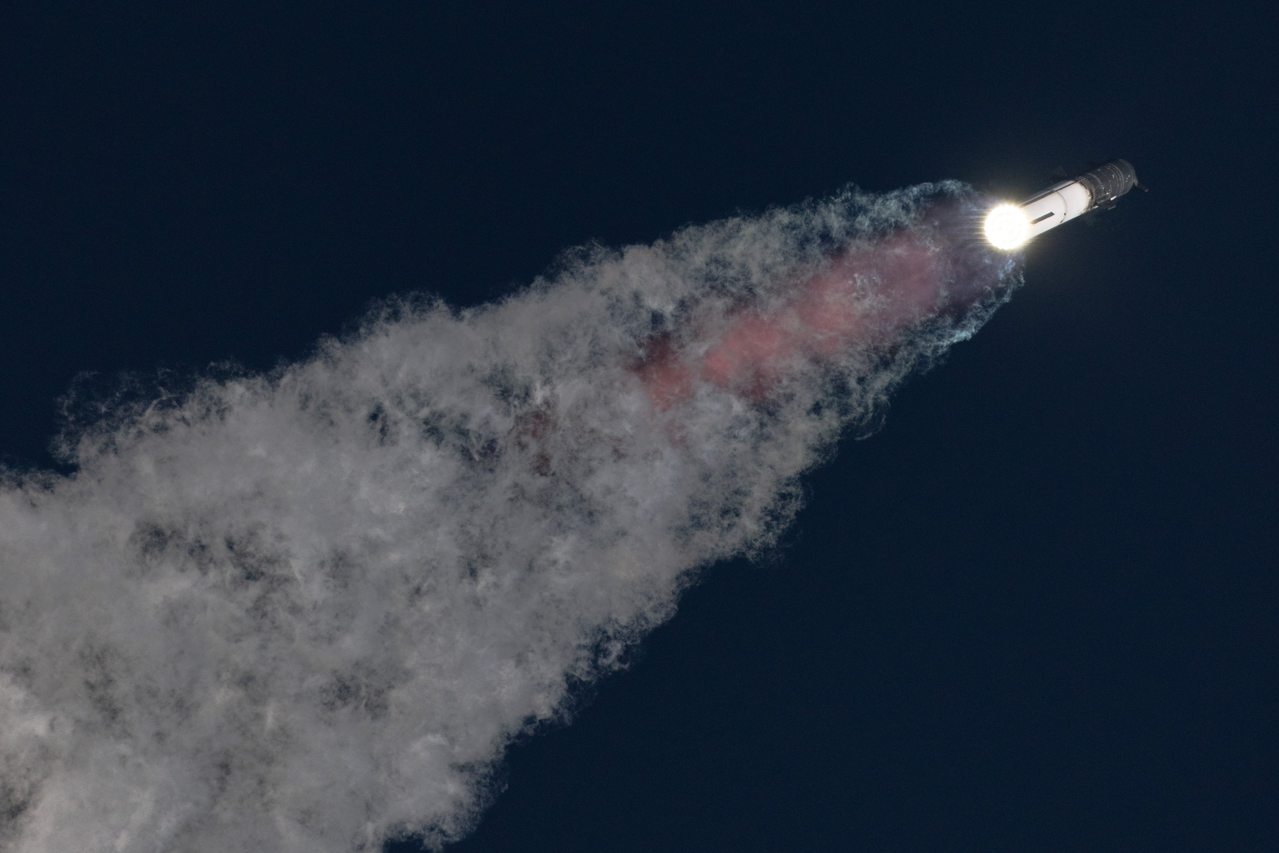 Як виглядав запуск другого орбітального польоту Starship, що закінчився вибухом – фото