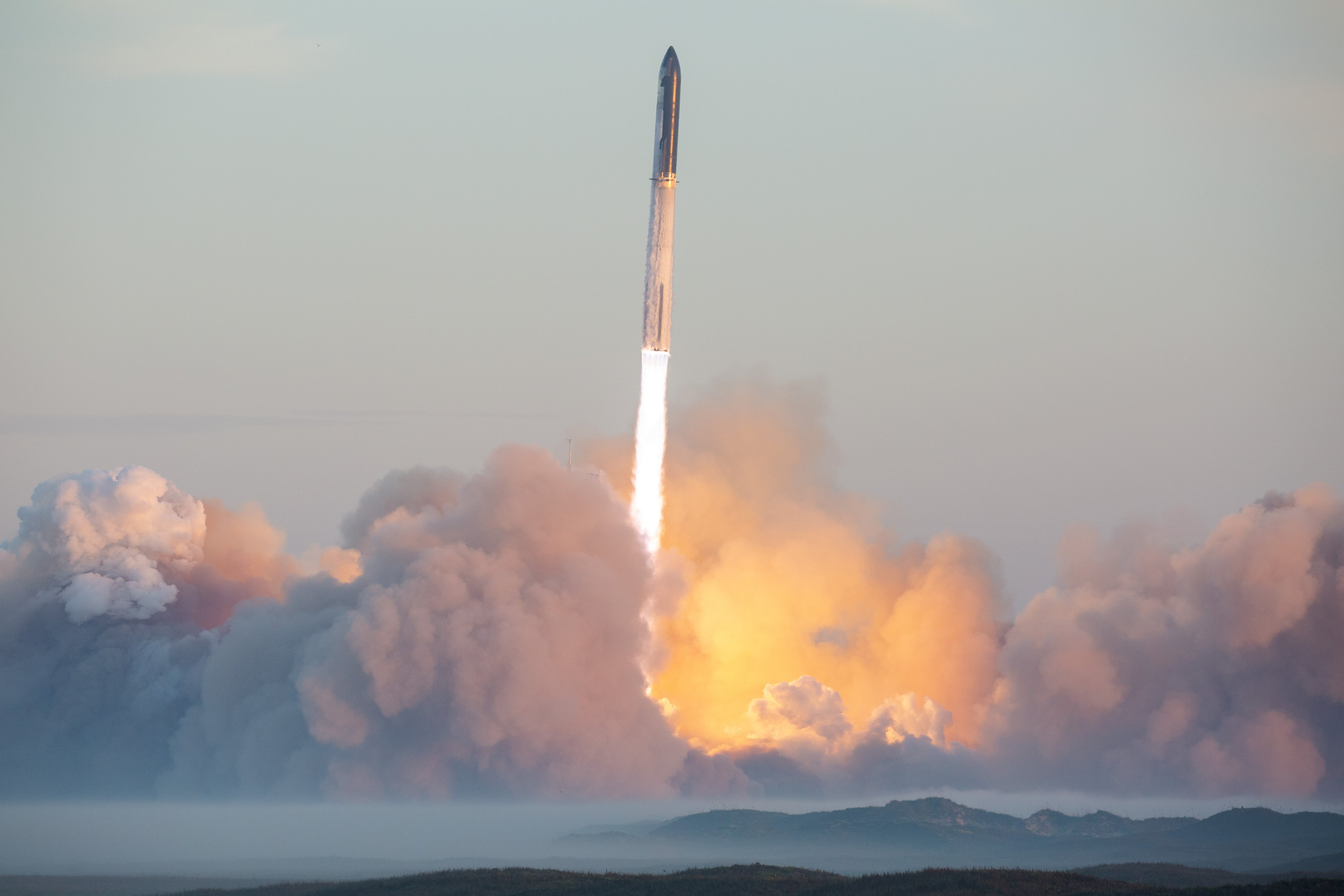Как выглядел запуск второго орбитального полета Starship, закончившегося взрывом – фото