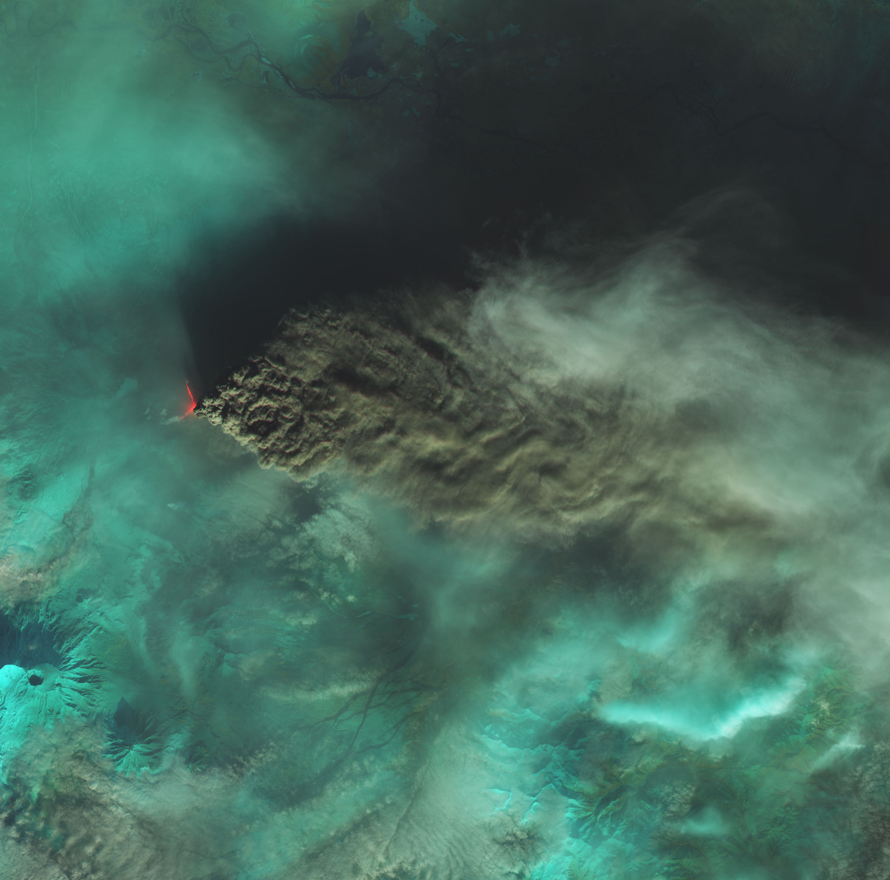 NASA показало виверження вулкану Ключевська Сопка в Росії з супутника – фото