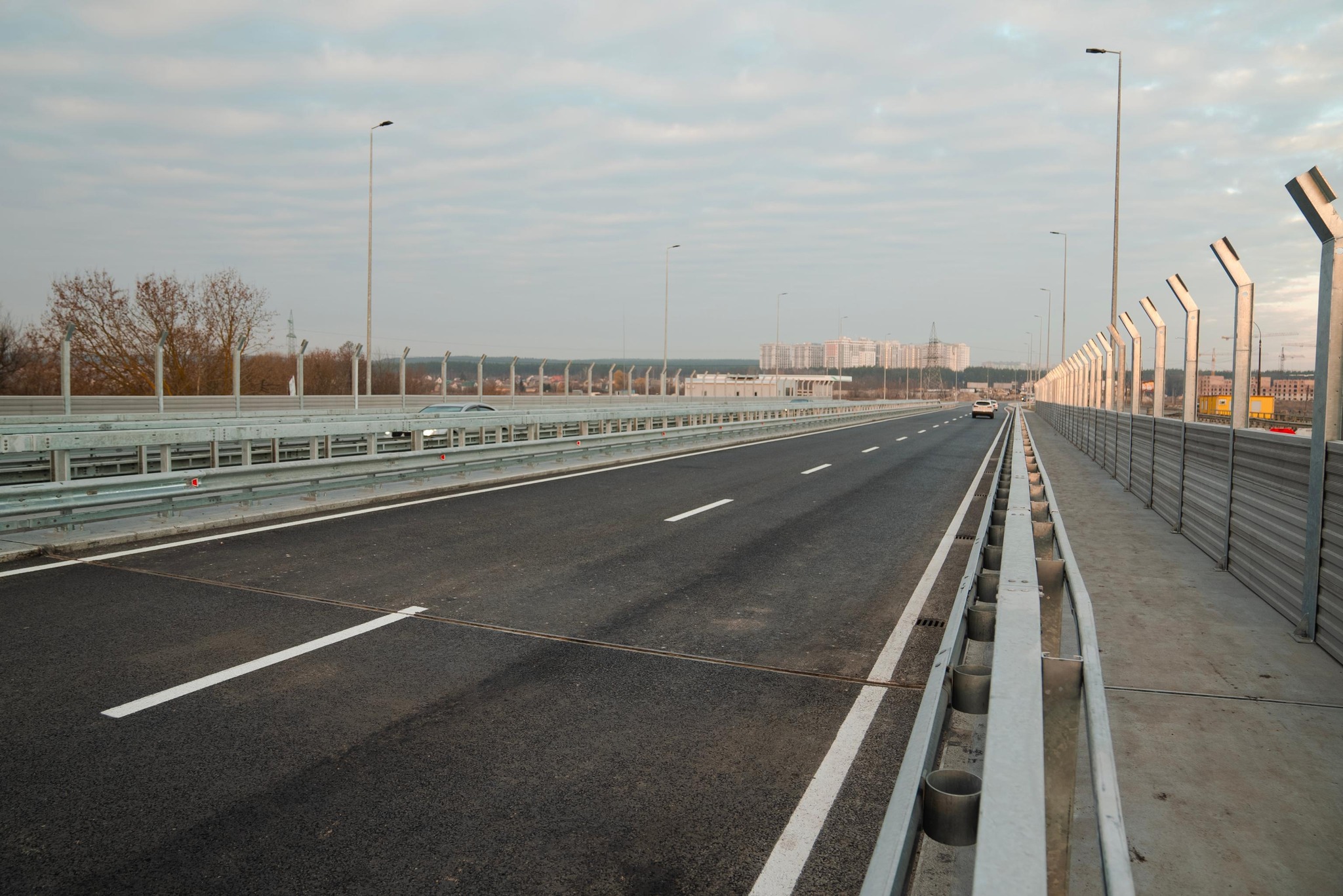 В Ирпене открыли мост вместо подорванного, где во время оккупации эвакуировались люди