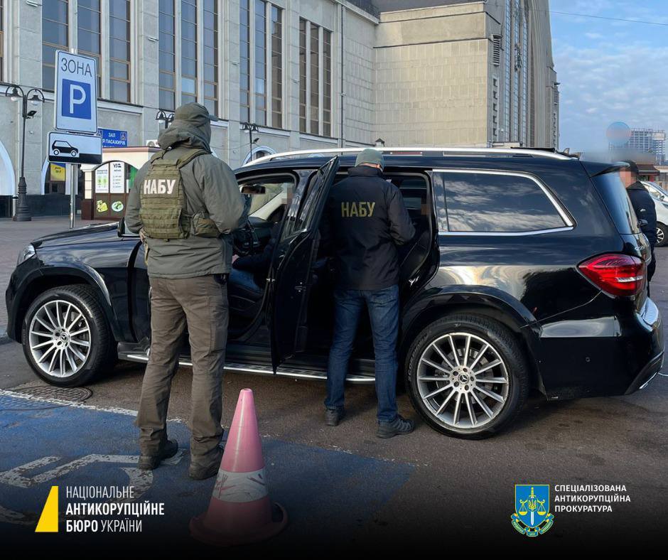 НАБУ: Депутат Ради зі Слуги народу намагався дати хабар Мустафі Найєму
