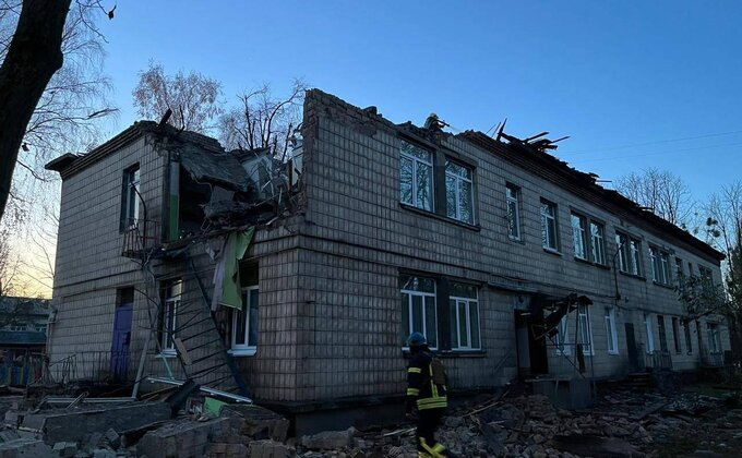 Киев. Последствия самой большой российской атаки "шахедами" – фото спасателей