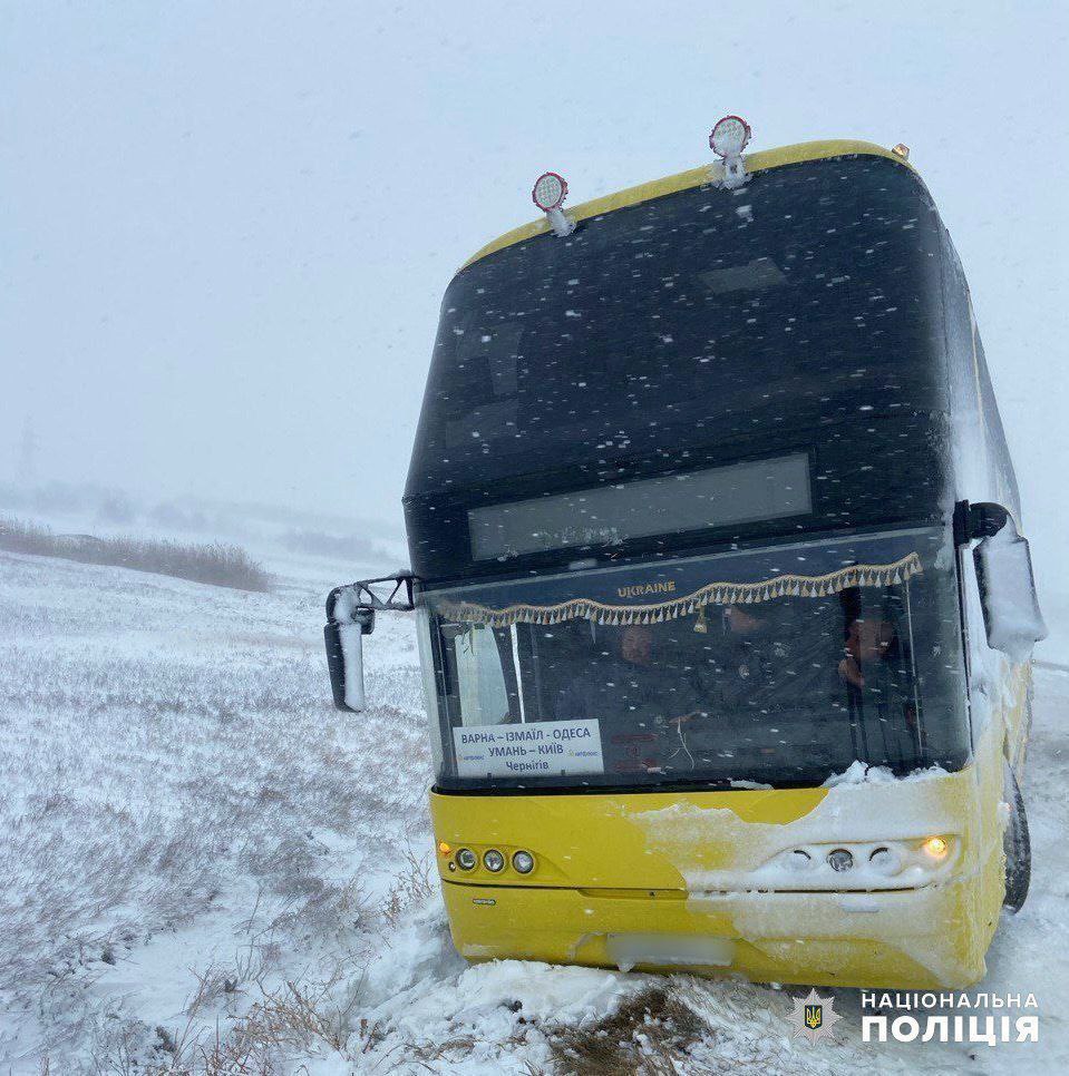 Киян попередили про сильний сніг, південь Одеської області уже замітає – фото