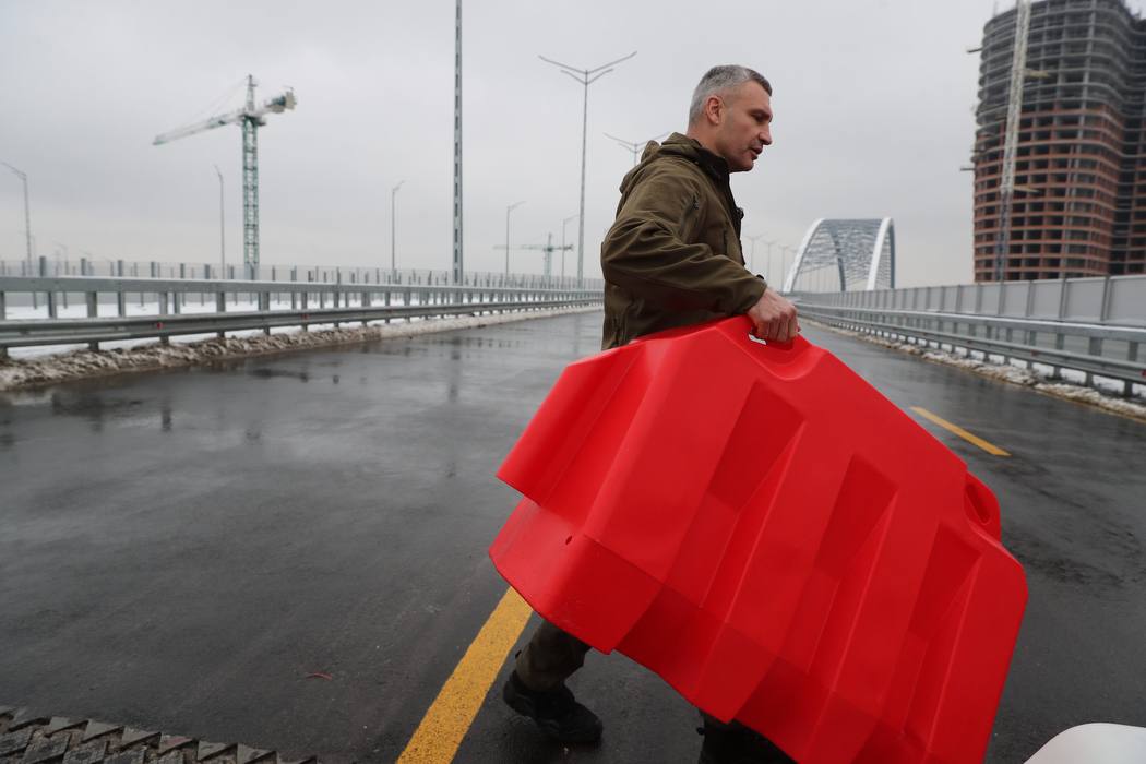 В Киеве открыли первую очередь Подольского моста