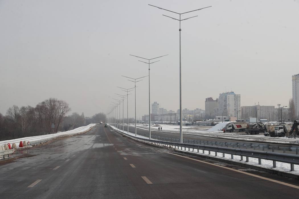 В Киеве достроили участок Большой кольцевой дороги. Упирается в будущий тоннель  — фото
