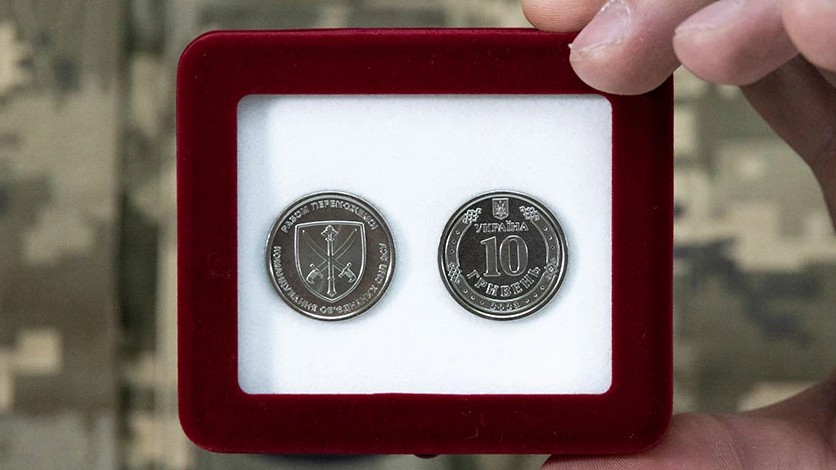 НБУ выпустил монету 10 грн с символикой Объединенных сил вместо Мазепы – фото
