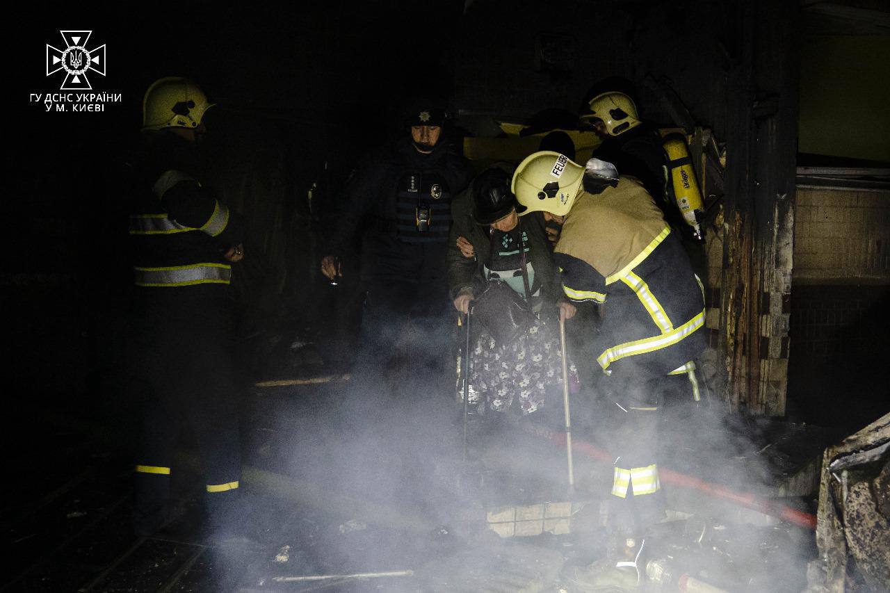 Последствия удара по Киеву (Фото: МВД)