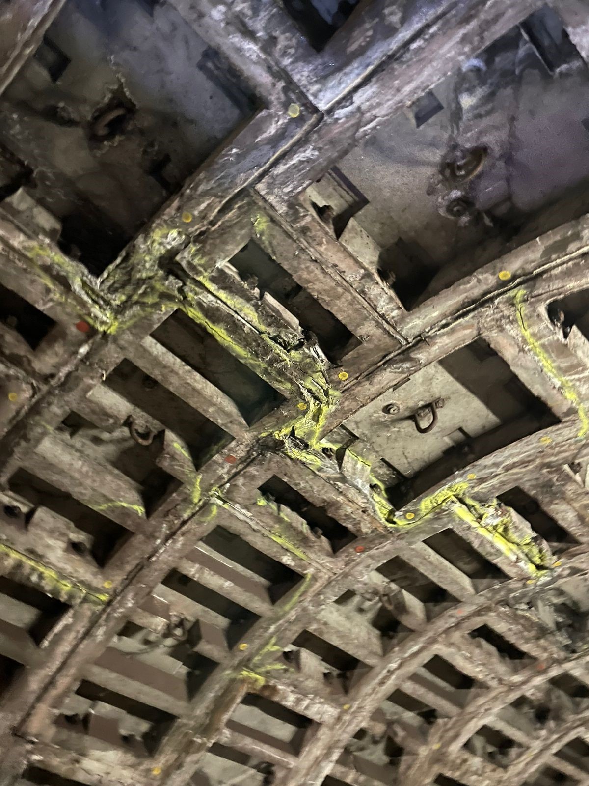 Прокуратура показала стан аварійного тунелю метро в Києві – фото