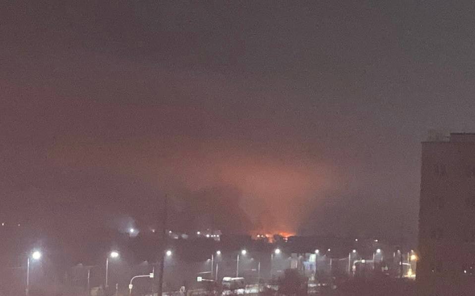 Пожар в Мариуполе после прилета (Фото: скриншот с видео)