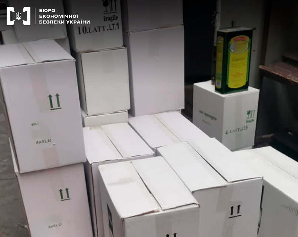 В Украине нашли подпольное производство оливкового масла "известных итальянских марок"
