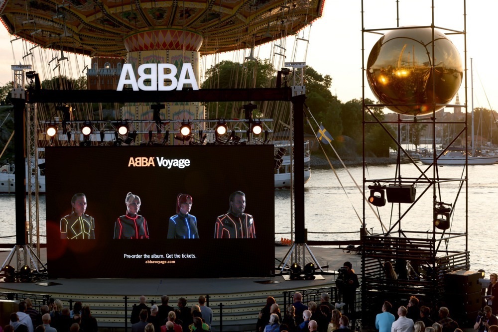 Виртуальное шоу шведской поп-группы принесло Лондону $225 млн – видео, фото