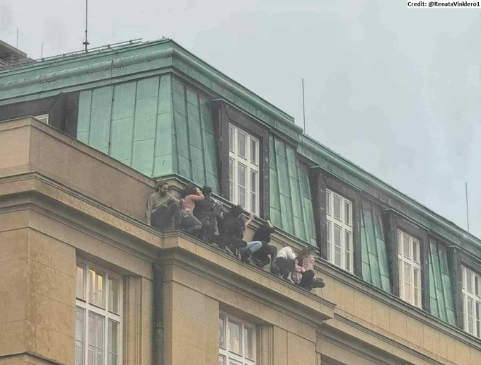 В університеті Праги сталася стрілянина. 15 загиблих, десятки поранених – відео, фото