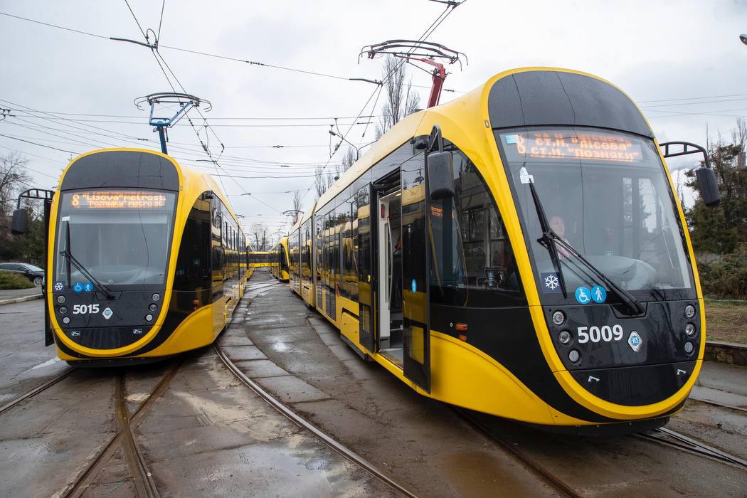 Современные украинские трамваи вышли на маршрут в Киеве — фото