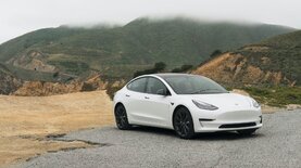 Tesla отзывает еще 120 000 автомобилей в США. Причина – опасные двери