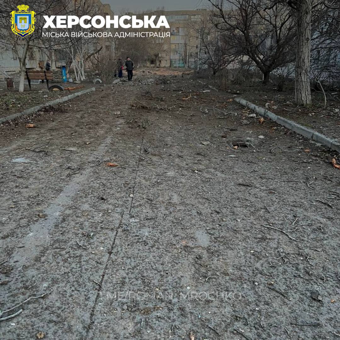 Три человека погибли в результате ночного обстрела Херсона: фото последствий