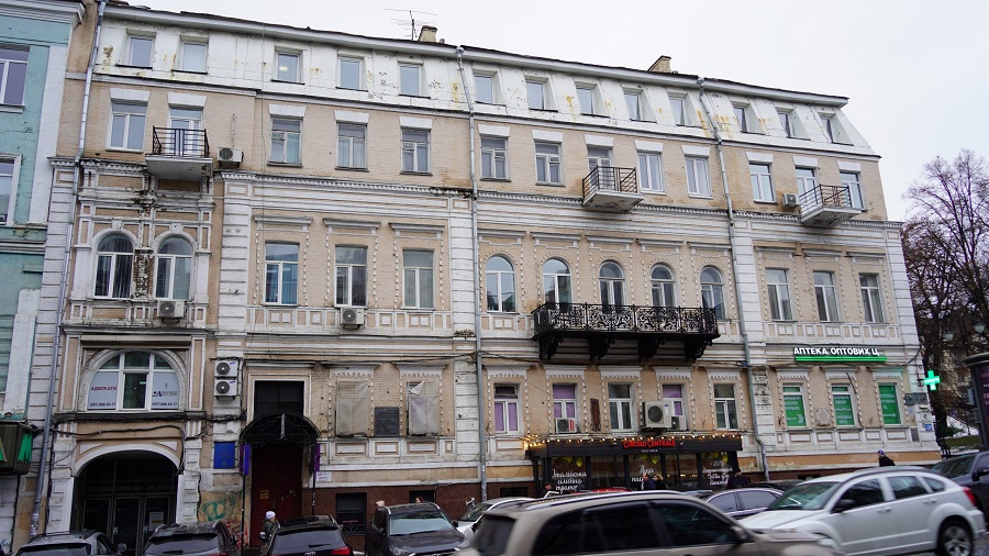 В Киеве приватизируют два этажа в историческом доме на Золотых Воротах и гостиницу – фото