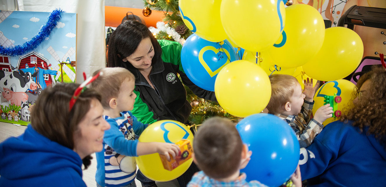 FRIDA Ukraine и UPG поделились теплом с воспитанниками семи домов ребенка