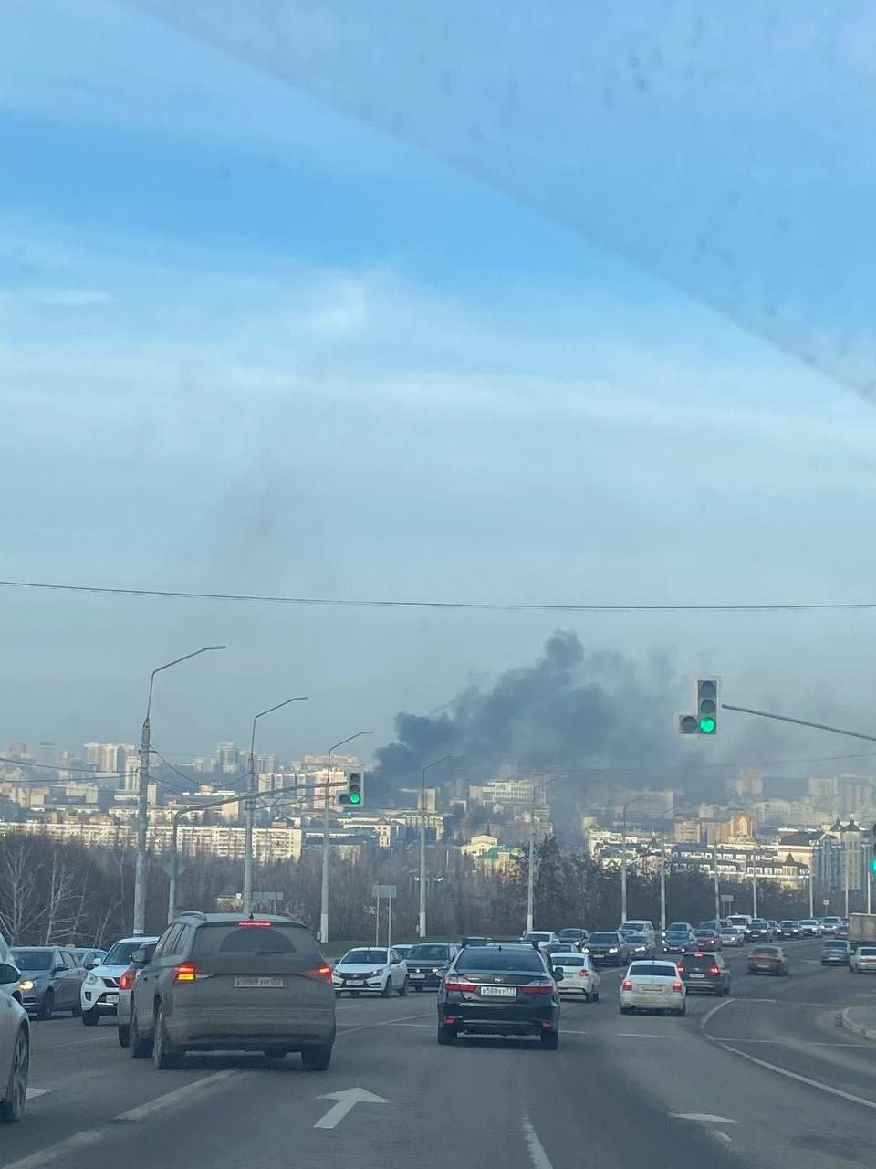 У російському Бєлгороді заявляють про обстріл центру міста: фото та відео вибухів і пожеж