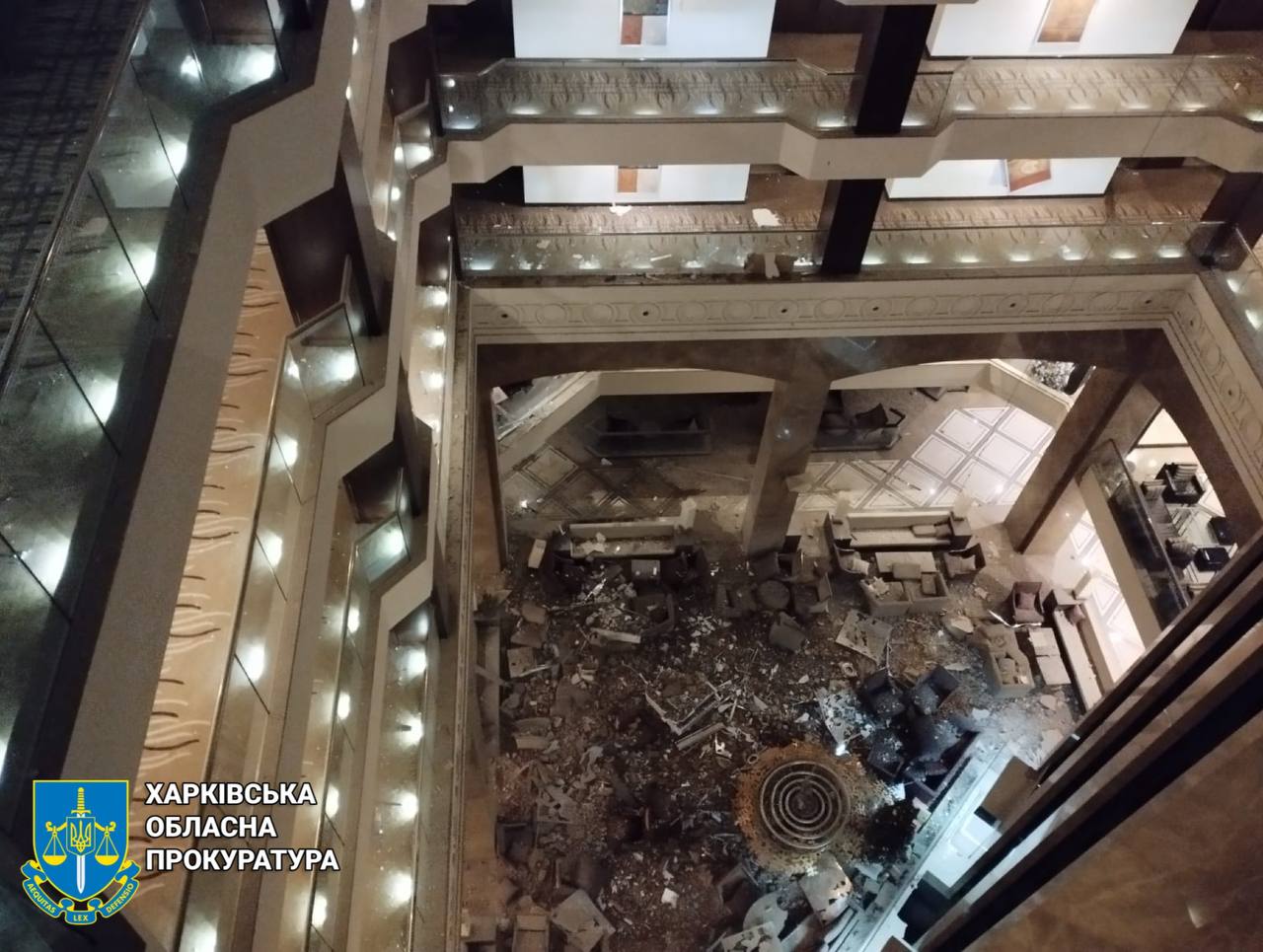 З'явилися фото наслідків прильотів у центрі Харкова: є влучання в готель