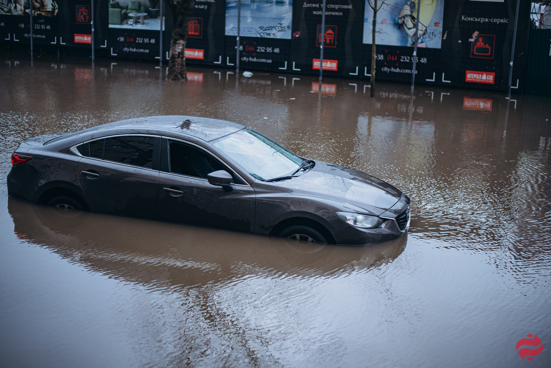 Масштабные пожары и потоп. Последствия обстрела Киевской области – фоторепортаж LIGA.net