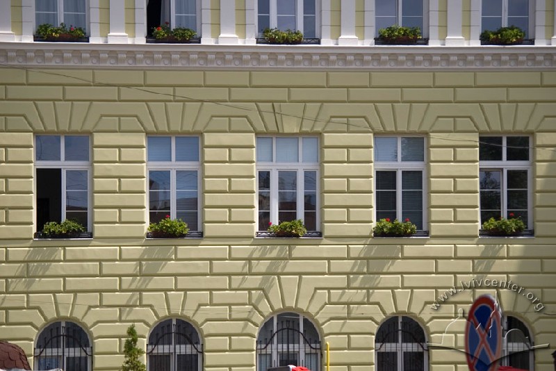 На приватизацію у Львові виставили історичну будівлю Інституту банківської справи – фото
