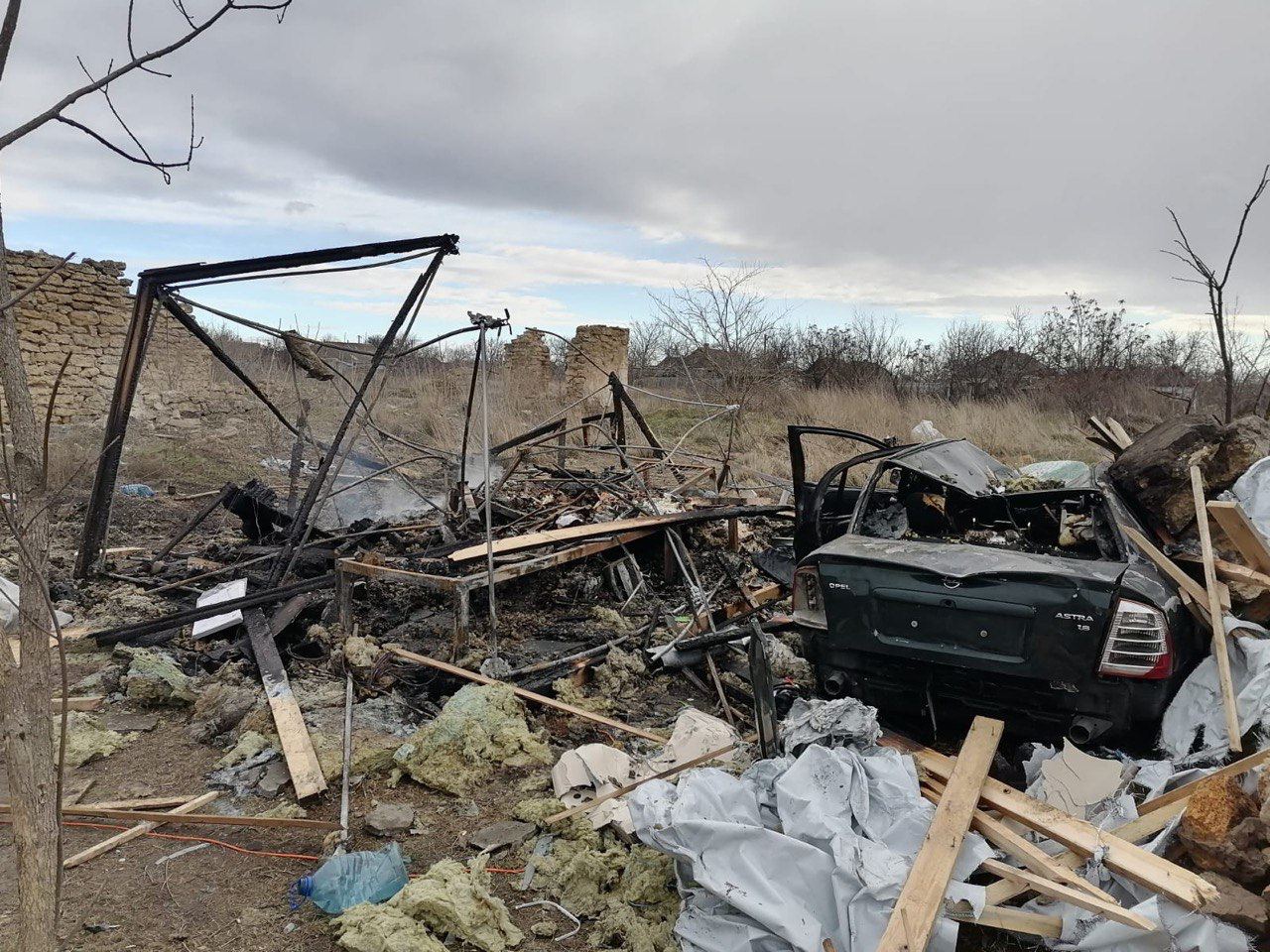 Россияне уничтожили дома переселенцев и сельсовет в Херсонской области – фото