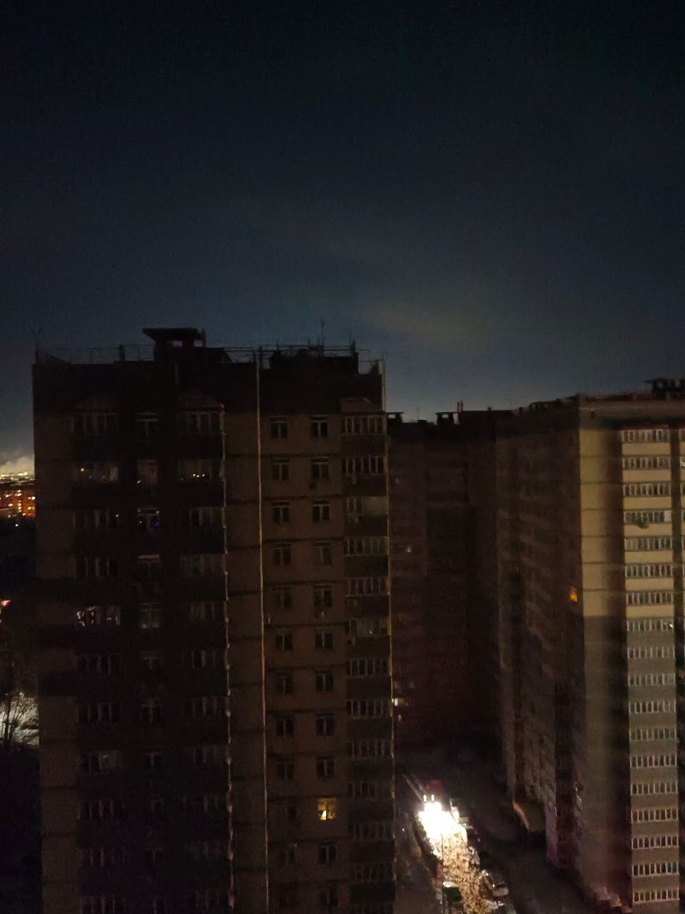 У частині Ростова блекаут. Кажуть, довелося ввести графіки відключень світла – відео