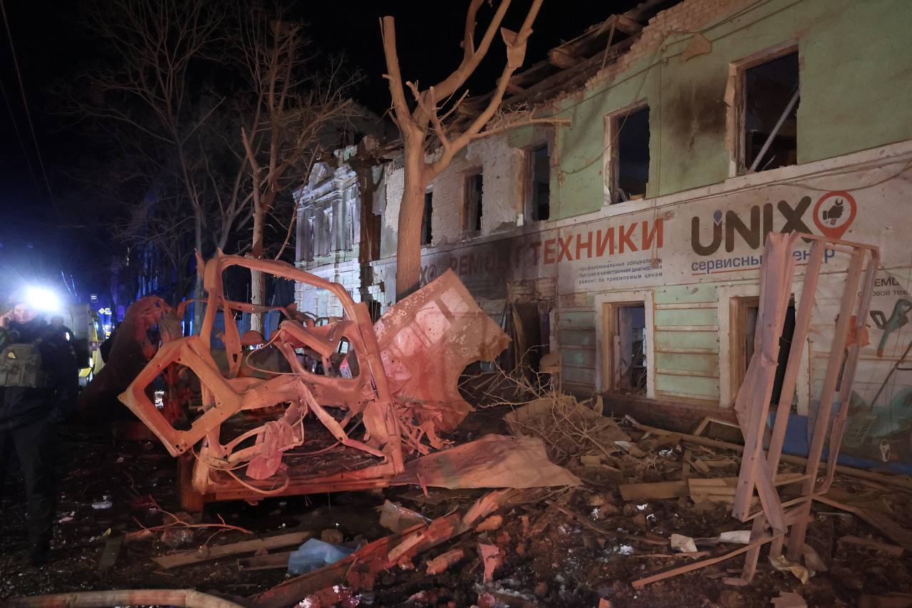 Харків. З'явилися фото руйнувань від удару росіян ракетами С-300 по житлових районах