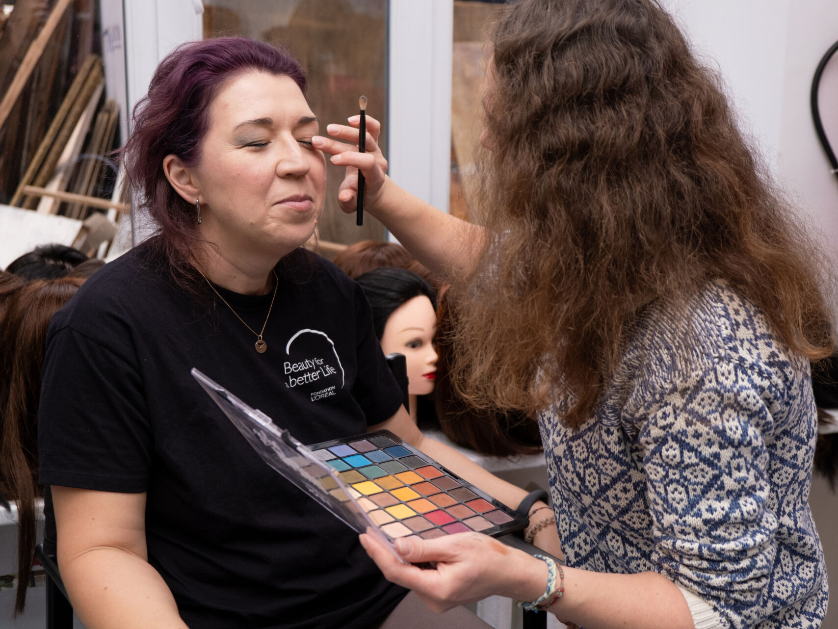 L’Oréal Україна анонсує набір учасниць на здобуття професій перукарки та візажистки