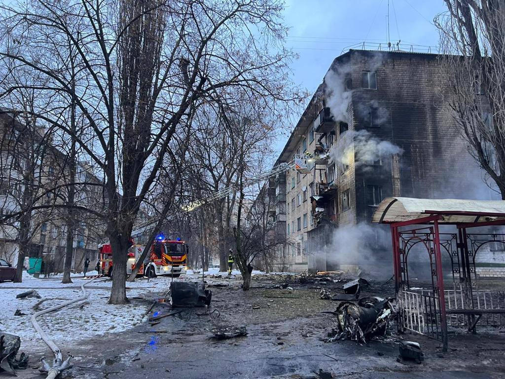 Зеленський показав наслідки ракетного удару Росії по Україні, шестеро загиблих — фото