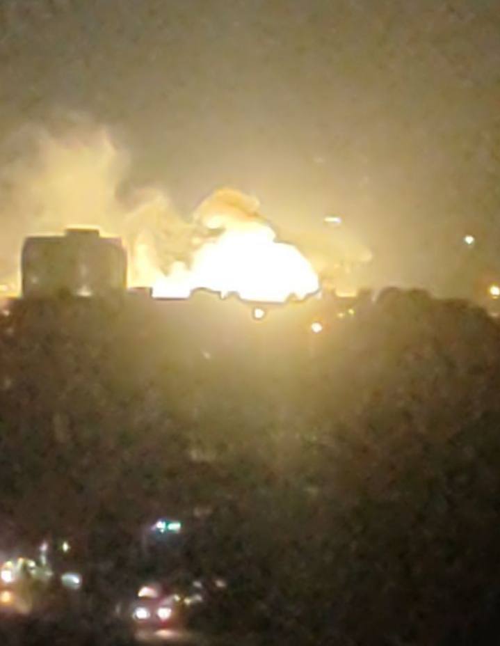 Во Владивостоке произошли взрывы и пожары на подстанциях, пропал свет — фото и видео