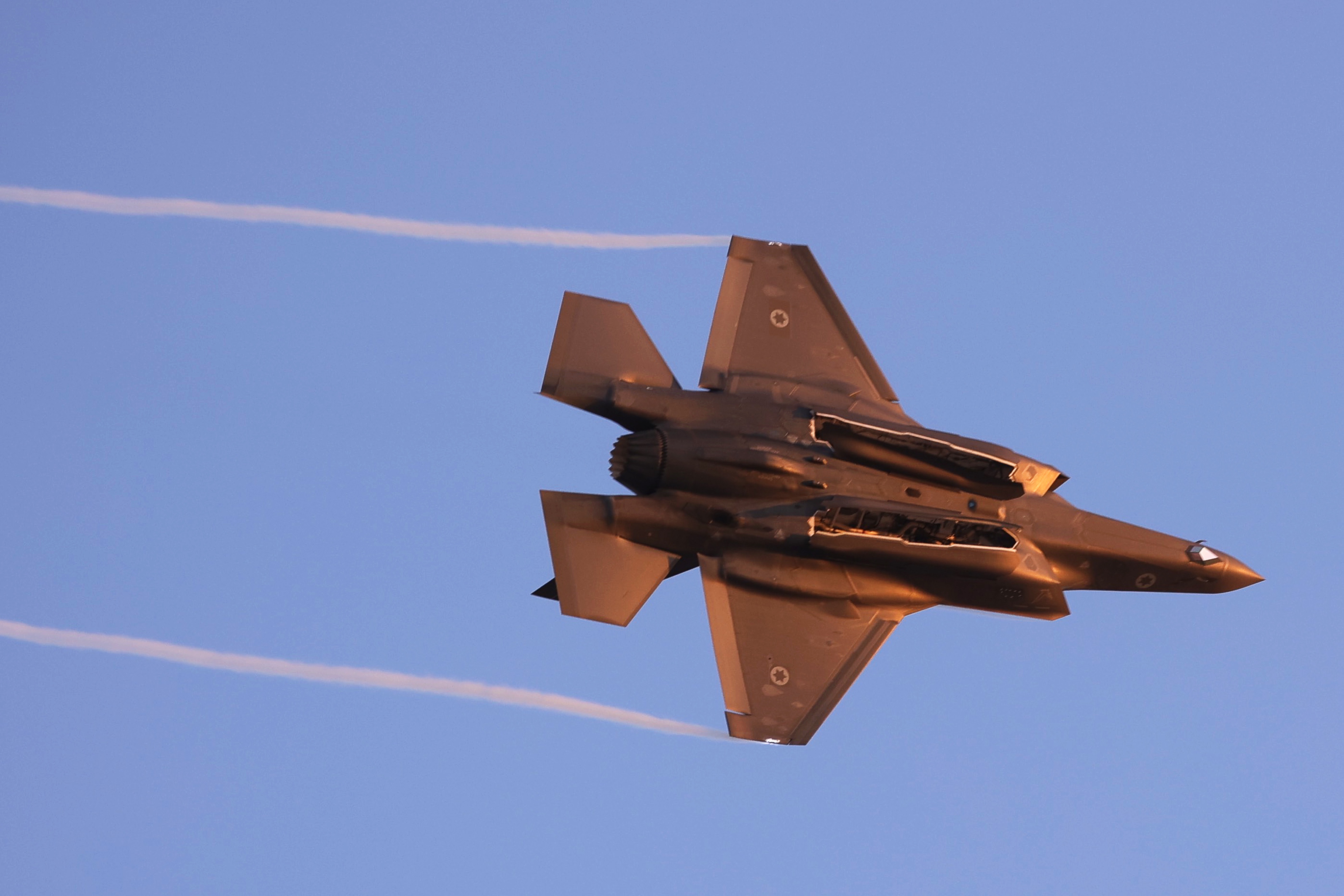 F-35 (Фото: EPA/ABIR SULTAN)