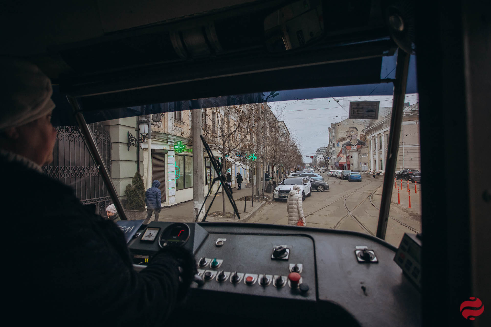 "Громадяни-кияни, приїжджі, селяни!" Історія найвідданішої водійки трамвая у Києві